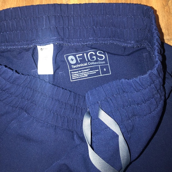 Small navy Figs Jogger Set - Picture 6 of 7